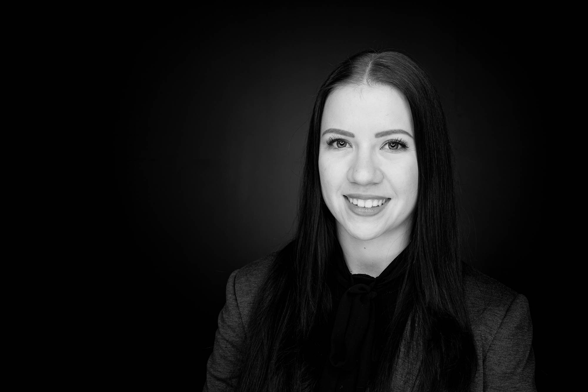 Export x3 Headshot  06265 Dez 01 2019 Headshots 2019  Miro Nicole Nadine